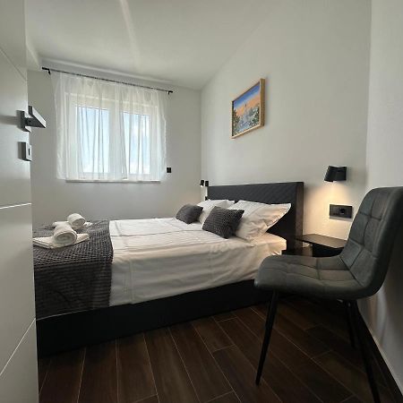 Apartments Pina Корнич Экстерьер фото