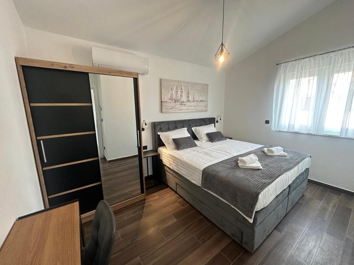Apartments Pina Корнич Экстерьер фото