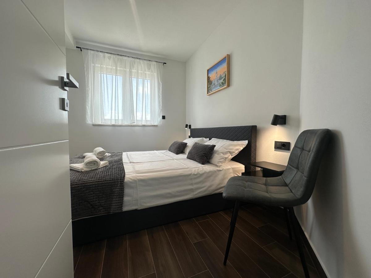 Apartments Pina Корнич Экстерьер фото
